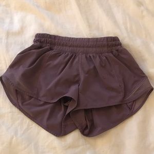 Lululemon Shorts Hotty Hot 2.5’